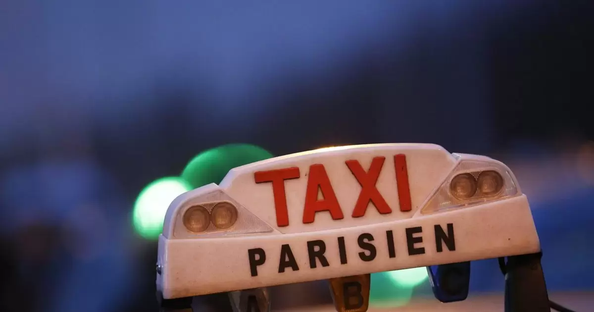 Rotes Licht auf dem Dach: Alarm wegen Taxi aus Frankreich - pfalz - DIE  RHEINPFALZ