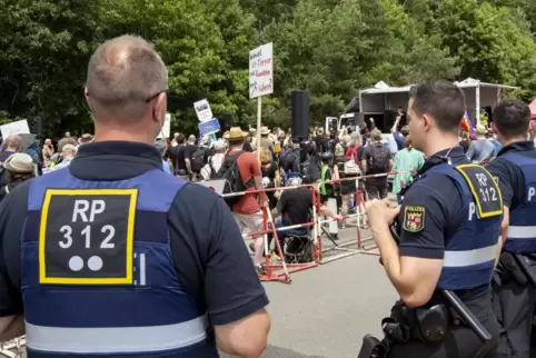 Lediglich ein paar Verkehrsbeeinträchtigungen gab es laut Polizei bei der Friedensdemonstration an der Air Base am Samstag. 