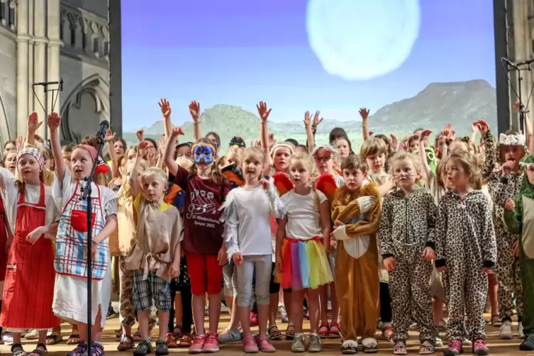 130 Kinder führten beim zehnten Landeskinderchortag in der Gedächtniskirche das Musical „,Jetzt reicht's’, sprach Gott“ auf.