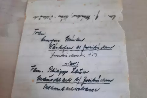 Vergilbt und zerrissen ist das Papier, das Günther Müller so viel bedeutet.