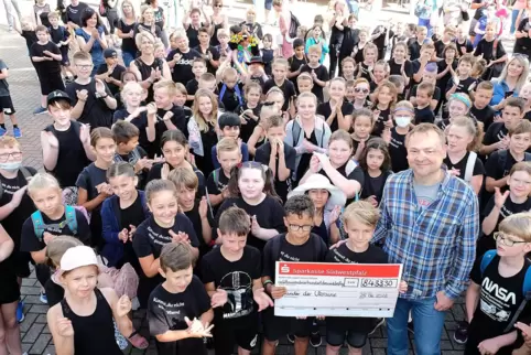 Eine große Spende haben die Schüler erlaufen.