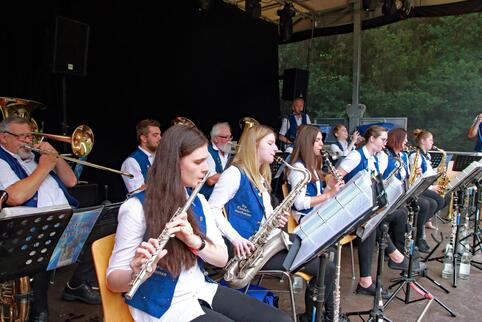 Die Kienholzmusikanten aus Münchweiler spielten am Sonntag beim Musiksommer in Hinterweidenthal. 