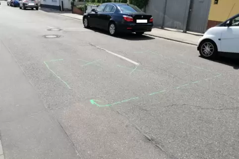 In diesem Bereich hat sich die Straße laut Stadt abgesenkt. 