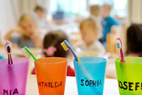 Mittagessen, Zähneputzen, Mittagsschlaf: Das alles gehört zum Alltag in rheinland-pfälzischen Kindertagesstätten.