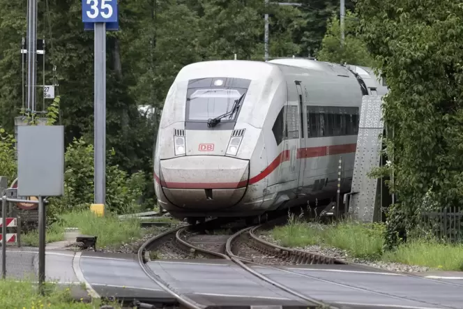 Direkt von Berlin und Mannheim ins Berner Oberland: Ein ICE 4 im Bahnhof Interlaken Ost.