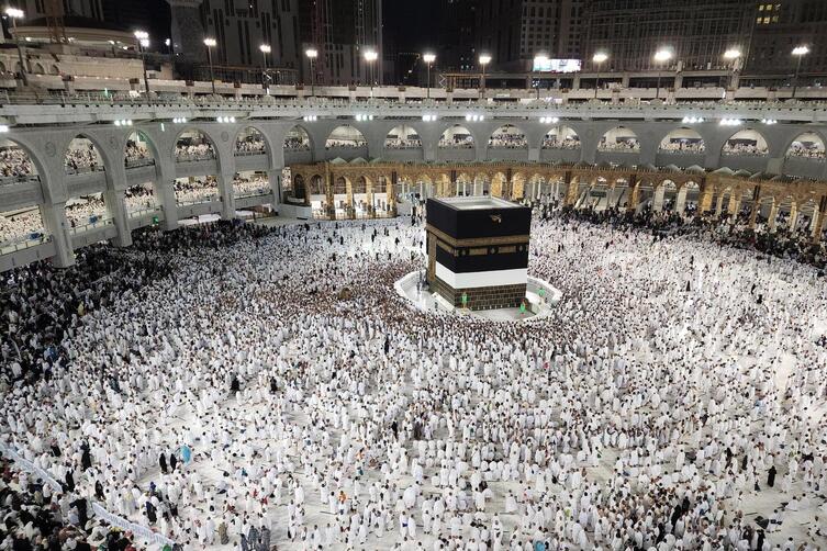 Die rituelle Umrundung der Kaaba gehört zu den Pflichten für Pilger beim Hadsch.