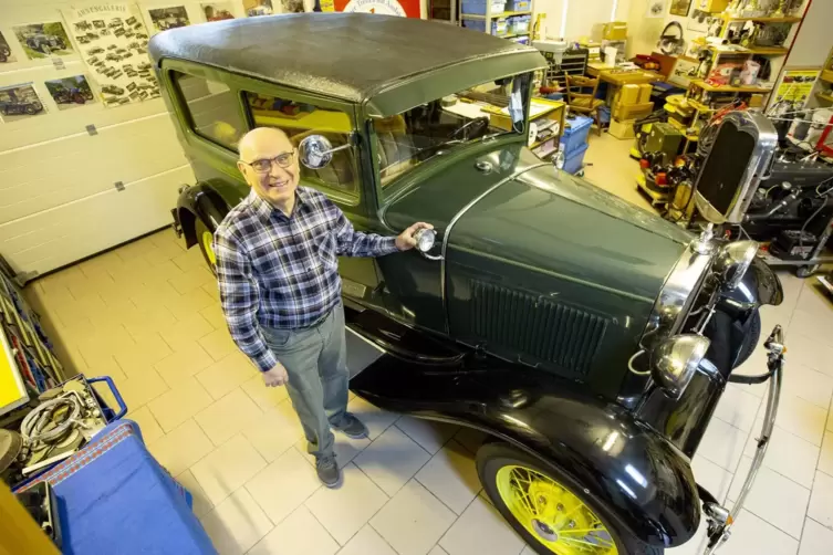  Alois Strasser unternimmt mit seinem Ford A Tudor aus dem Jahr 1930 noch so manche Spritztour.