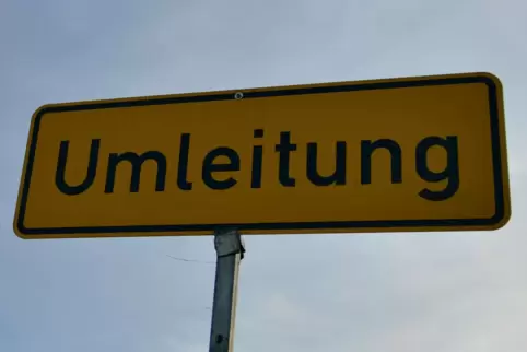 Die Umleitung erfolgt über die Winnweilerer Industriestraße. 