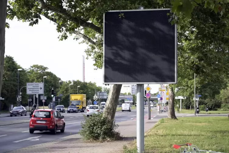 Eine der zehn Infotafeln zur Verkehrslage steht in der Bruchwiesenstraße.
