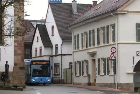 Die neue Busverbindung, hier Mörzheim, ist zum Thema im Wahlkampf geworden. 
