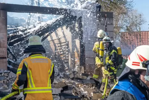 Bei dem Feuer am 11. April ist die Breunigweilerer Autowerkstatt bis auf die Grundmauern niedergebrannt. 