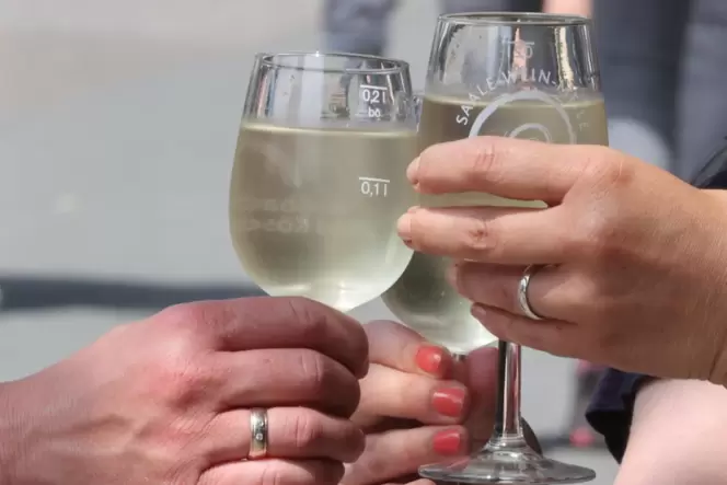 Prost: Nach der coronabedingten Pause wird vielerorts wieder Weinkerwe gefeiert.