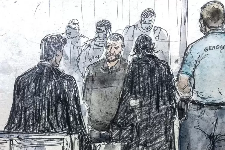 Diese Gerichtsskizze zeigt den Hauptangeklagten Salah Abdeslam (Mitte).