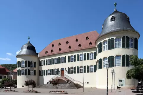 Wer wird ins Bürgermeisterzimmer im Bad Bergzaberner Schloss einziehen?