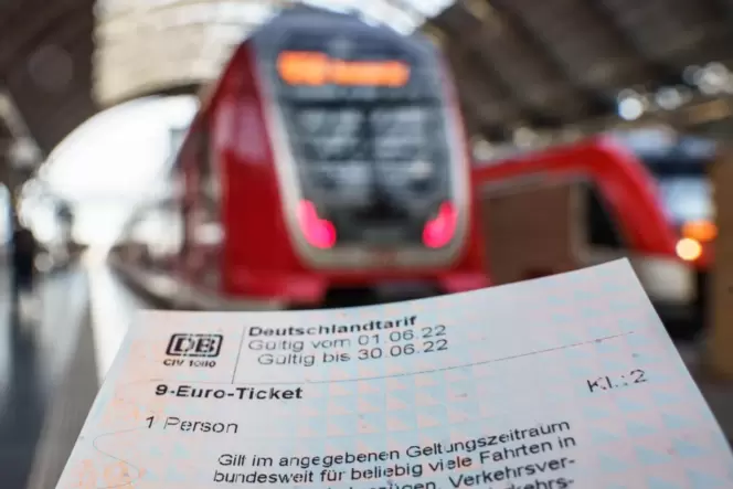 Bis Ende Juni sind 21 Millionen 9-Euro-Tickets verkauft worden. Bis Ende Juni sind 21 Millionen 9-Euro-Tickets verkauft worden.