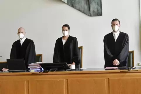 Prozess um einen Horror-Unfall mit drei Toten: Nach anfänglichem Sträuben hat sich der Beifahrer des Verursachers von den Richte