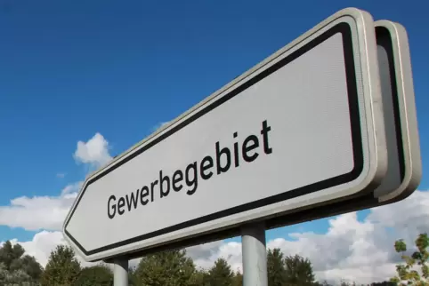 Die Stadt sucht nach Möglichkeiten, Unternehmen geeignete Flächen zur Erweiterung oder zur Neuansiedlung anbieten zu können. Die Stadt sucht nach Möglichkeiten, Unternehmen geeignete Flächen zur Erweiterung oder zur Neuansiedlung anbieten zu können.