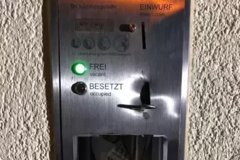 Ein Zeuge hat den Täter beobachtet, der das gesamte Bargeld klaute. 