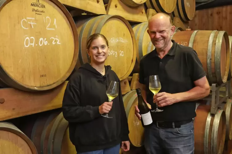 Lisa-Marie teilt die Leidenschaft fürs Weinmachen mit ihrem Vater Eckard Walter.