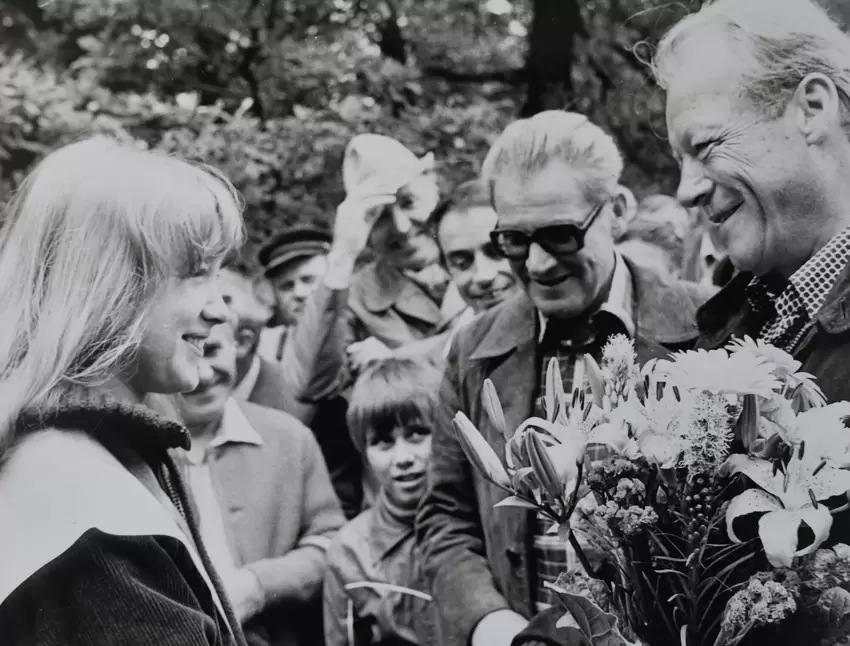 ... und Jutta Sefert mit einem noch ranghören Politiker: Ex-Bundeskanzler Willy Brand hatte 1979 Blumen mitgebracht.