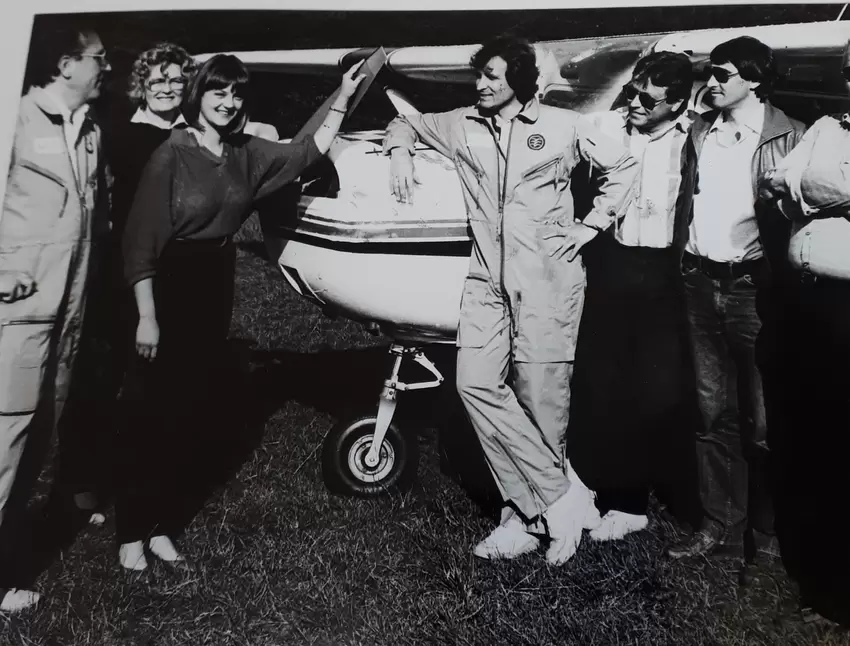 Stets ein Höhepunkt: Kuseline geht in die Luft. Gerd Rudolph (Mitte) hatte Anfang der 1980er Gabi Matzenbacher als Fluggast begr