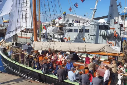 Auch ein Schiffsdeck im Hafen von Allinge wird für den Bürgerdialog genutzt.