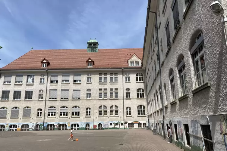 Historisches Schulgebäude: Zeppelinschule.