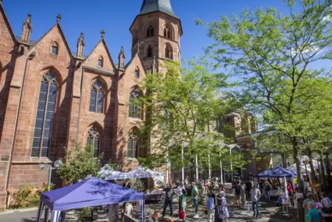 Im Innenhof der Stiftskirche fand der Markt der Möglichkeit in der „Woche der Diakonie“ statt.