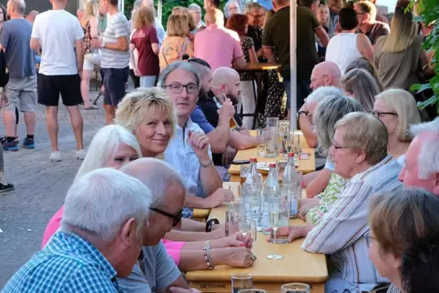 In der Hauptstraße und auf dem darunter liegenden Dorfplatz, wurde an zwei Tagen gefeiert.