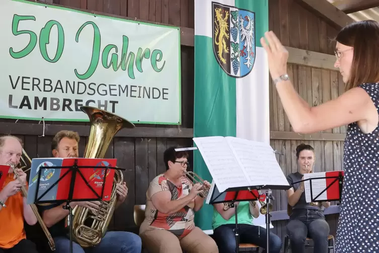 Es spielt das Bläserensemble Elmstein.