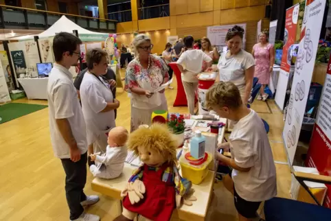 Unter anderem die Caritas und die Nikolaus-von-Weiss-Schule präsentierten sich am Samstag bei der Sickingenmesse in Landstuhl.