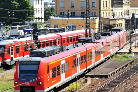 An den letzten beiden Juli-Wochenenden und an allen Wochenenden im August wird die Bahnstrecke zwischen Neustadt (Foto) und Kais