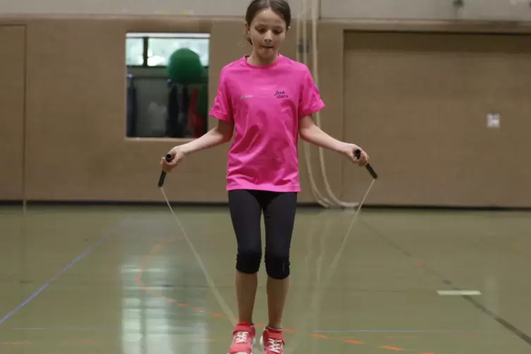 Akrobatische Übung mit Springseil: Luisa Wrobel wurde Vizemeisterin in der Altersklasse 5.