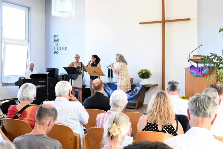 Pastor Joachim Schumann, Susanne Günther, Linda Möller und Babette Ruch musizierten am Sonntag gemeinsam.
