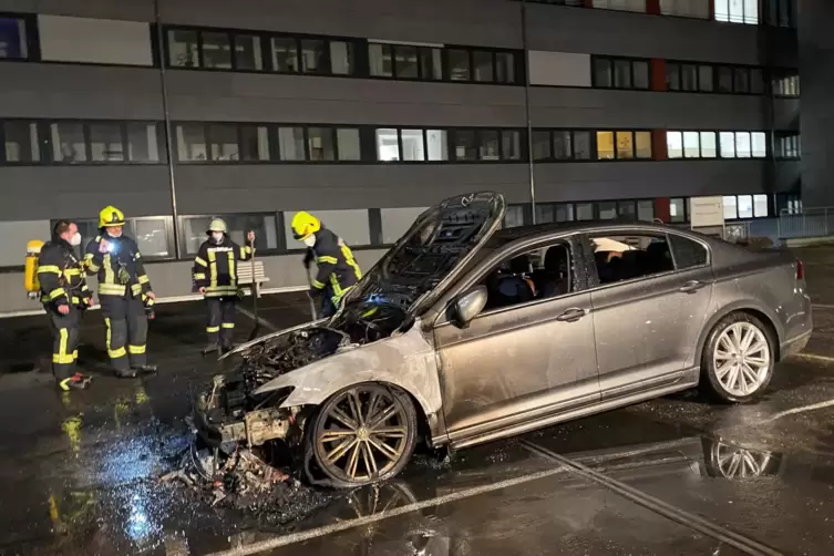 Das Auto des Arztes in Bad Bergzabern brannte aus. 