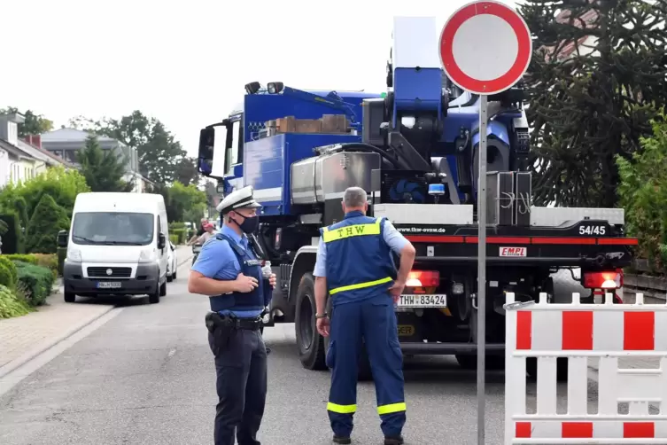 Im Juni 2020 wurden bereits Gewehrgranaten gesprengt. THW und Polizei sperrten Straßen in Lachen-Speyerdorf.