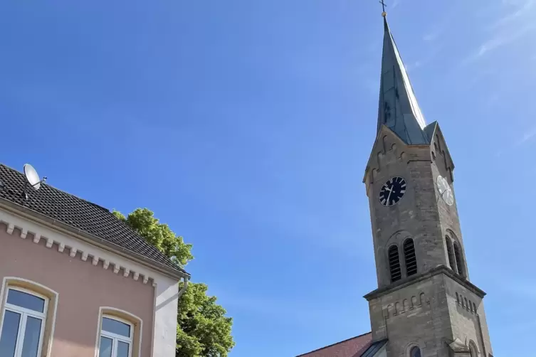  Der Turm ist weithin sichtbar. 