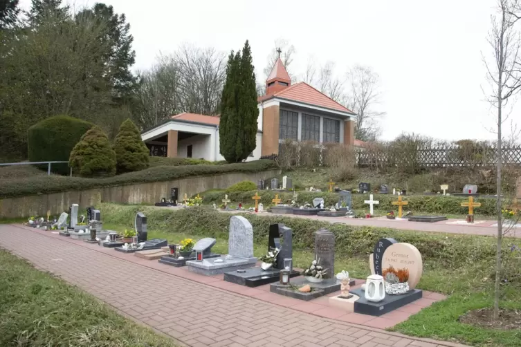 Bereitet der Gemeinde Sorgen, weil er Geld kostet und der Betrieb defizitär ist: der Friedhof in Brücken. 