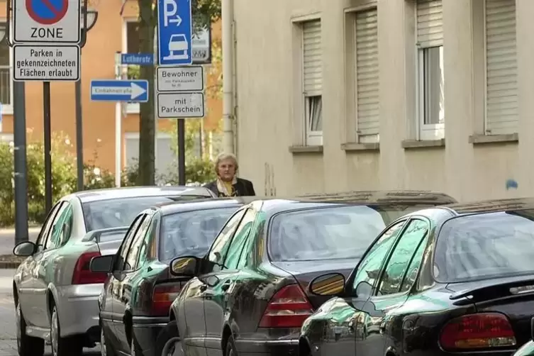 Der Parkdruck ist hoch, wie hier in der Maxstra&szlig;e.