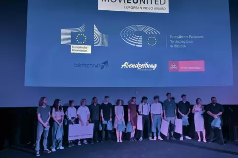 Preisverleihung MoveEUnited mit Annika Schmidt aus Maximiliansau (7.v.l.). 
