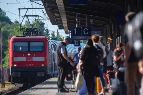 Besonders stark sind die Fahrgastzuwächse durch das 9-Euro-Ticket am Wochenende. 