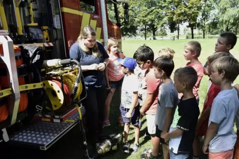 Ein Besuch der Feuerwehr stand vor zwei Jahren im Strandbadlager auf dem Programm. Ein Besuch der Feuerwehr stand vor zwei Jahren im Strandbadlager auf dem Programm.