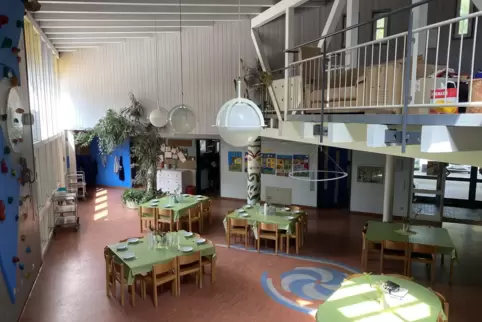 Ruhe vor dem Sturm: Die Tische sind schon fürs Mittagessen gedeckt. 