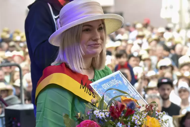 Eine Hoheit f&uuml;r die HSG Eckbachtal: Die amtierende Miss Strohhut Sonja Erbach wechselt von der SG nach Dirmstein. 