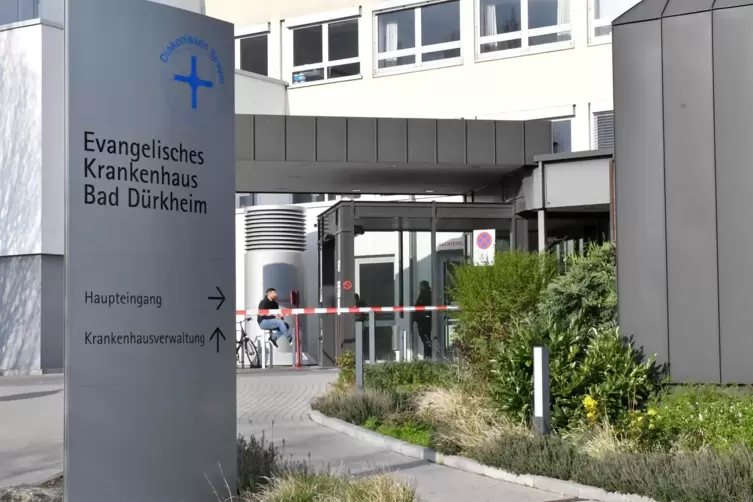 Das Evangelische Krankenhaus in Bad Dürkheim wehrt sich mit sogenannten Leasingkräften gegen die Personalnot.