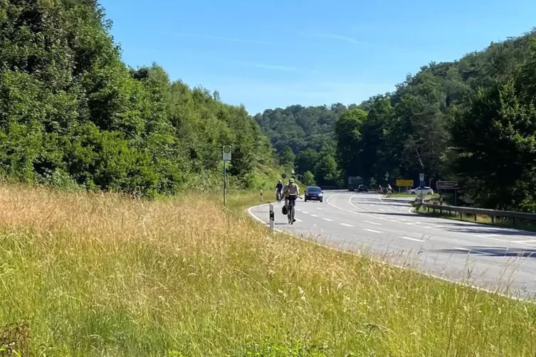 Vom Karlstal ins Schweinstal: Diese Route ist bei Fahrradfahrern beliebt. Aber beim Queren der viel befahrenen B270 müssen sie s