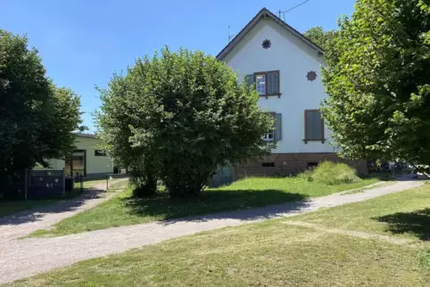 Der Jugendhort befindet sich im rückwärtigen Bereich der Kita. 