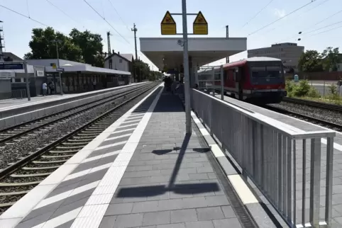 Zentrales Problem bei der Planung: der vom Bahnverkehr ausgehende Lärm. Zentrales Problem bei der Planung: der vom Bahnverkehr ausgehende Lärm.