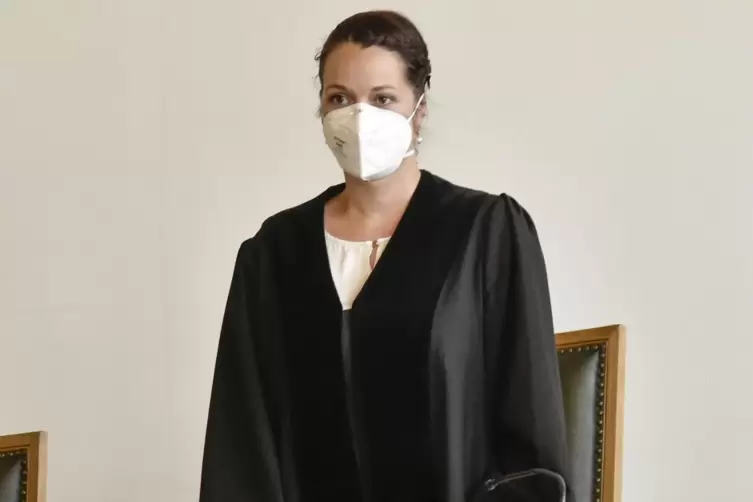  Die Vorsitzende Richterin Mirtha H&uuml;tt.