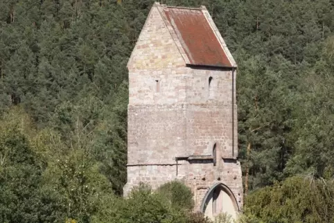 Weithin sichtbar: der dreigeschossige Turm der ehemaligen Pfarrkirche St. Blasius.